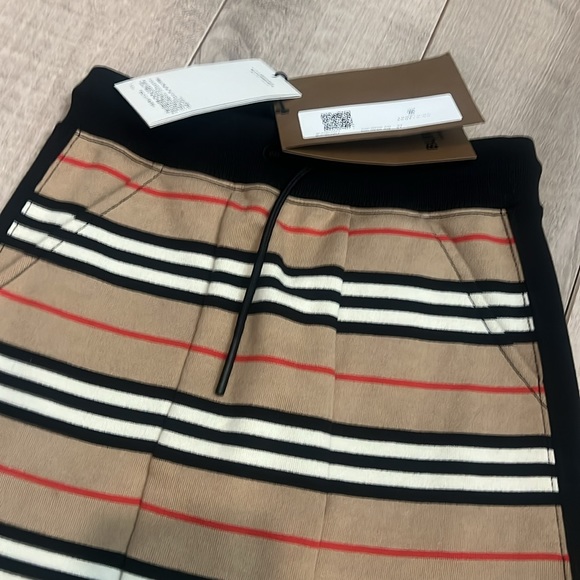 Burberry boys size 8 - Picture 2 of 6